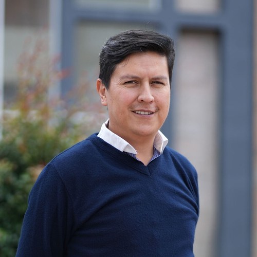 Dr. Carlos Reinoso